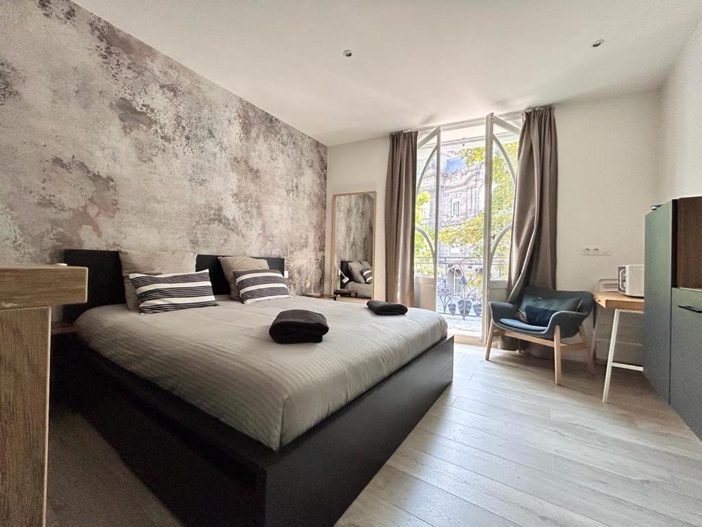 Tour D'Auvergne - Appartements En Plein Centre Ville, Proche De La Cathedrale Et De La Place De Jaude Clermont-Ferrand Extérieur photo